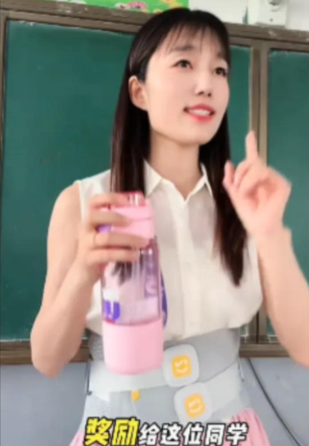 原来这才是教育的意义!近日被河南一个老师刷屏了，班上一小女孩在课间把老师拉到外