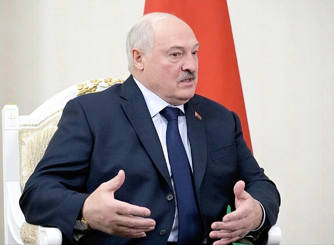 如今加勒比海周边全是美军的军舰和飞机，火药味都快飘出来了，就在这节骨眼上，白俄罗