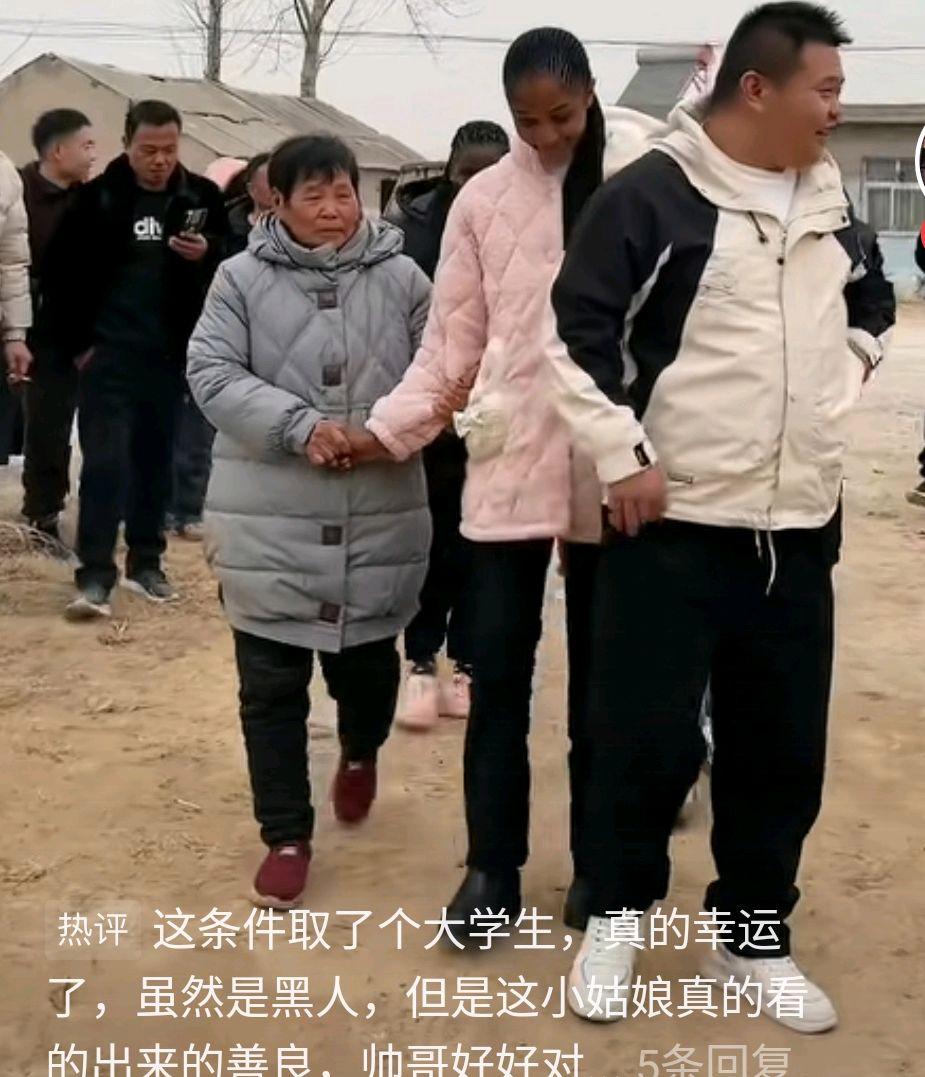 河南小伙娶非洲女生,酷似素颜关晓彤,<em>异国</em>婚姻看上去很美