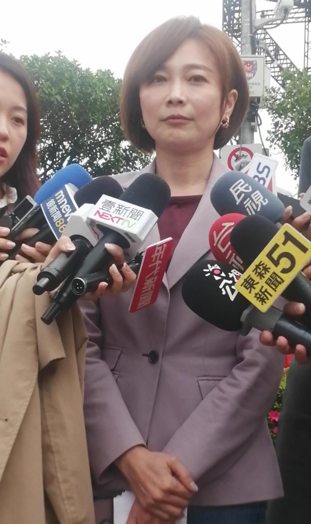 就在刚刚，台“总统府”发表声明，4月3日，针对郑丽文表达希望访陆前后希望