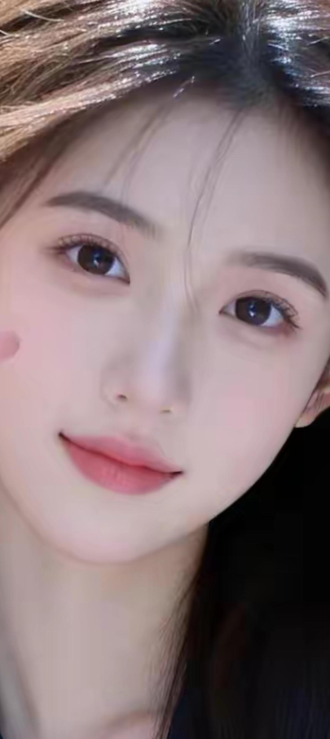 温柔甜美的笑容，让人心动的瞬间！😊✨