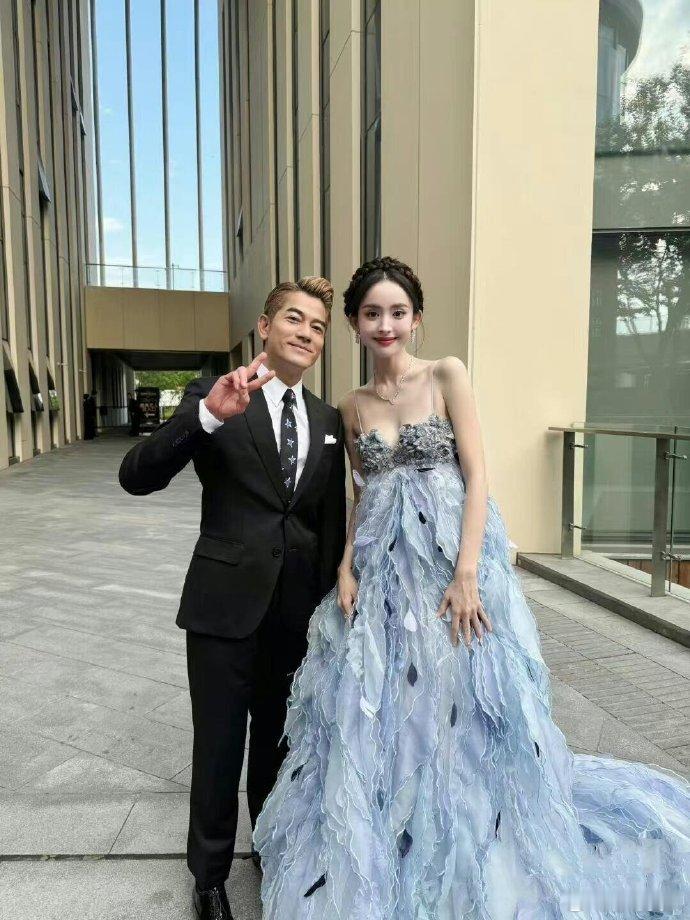 郭富城娜扎合照，娜扎显得好大只