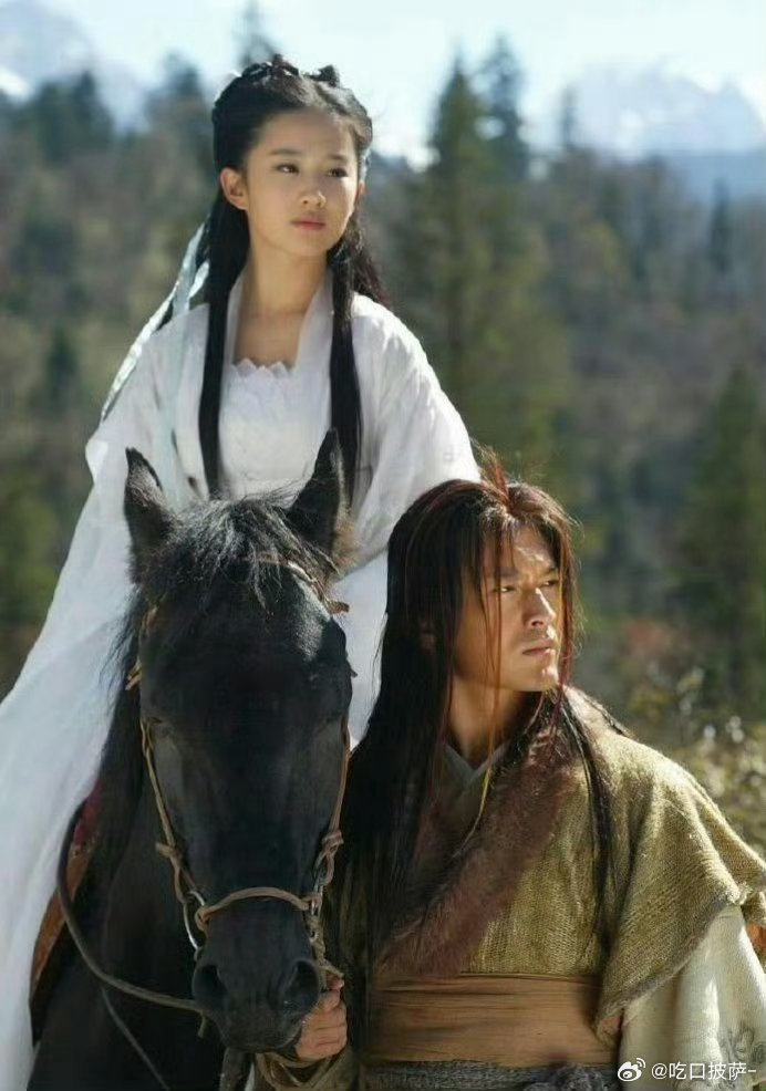 当年看剧的时候怎么没发现小龙女头上居然戴着蝴蝶结。