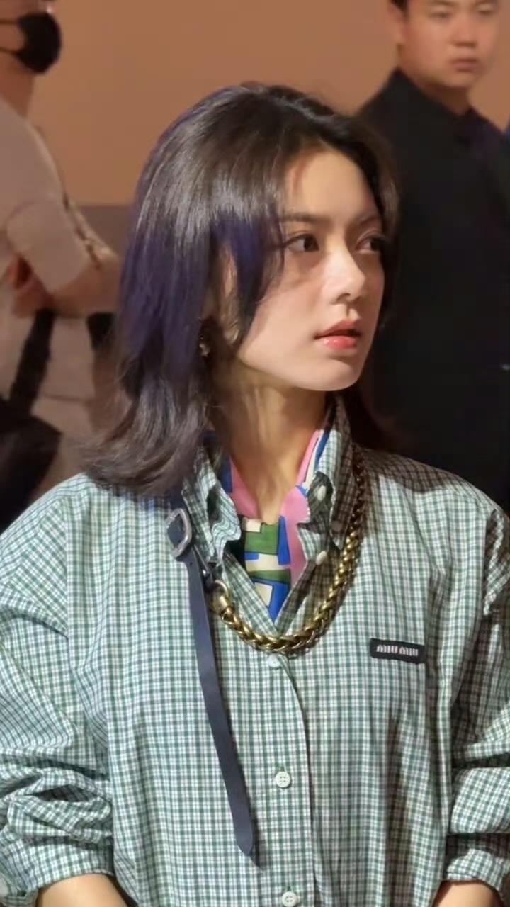 赵今麦今日miumiu活动生图，这状态太好了吧！戴珍珠耳环的少女，完全大美人的