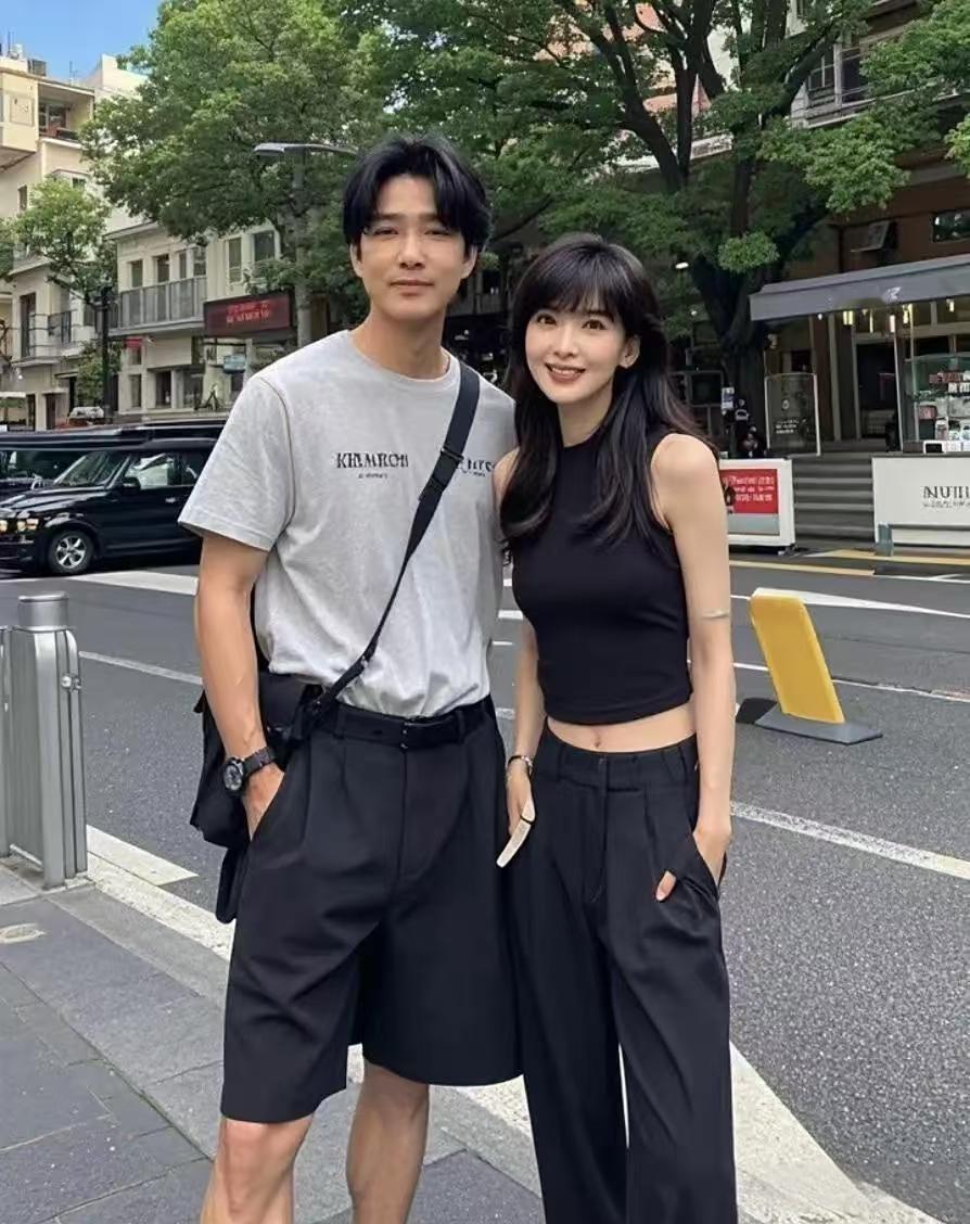 周慧敏快50多岁了，依然美丽大方。[比心]