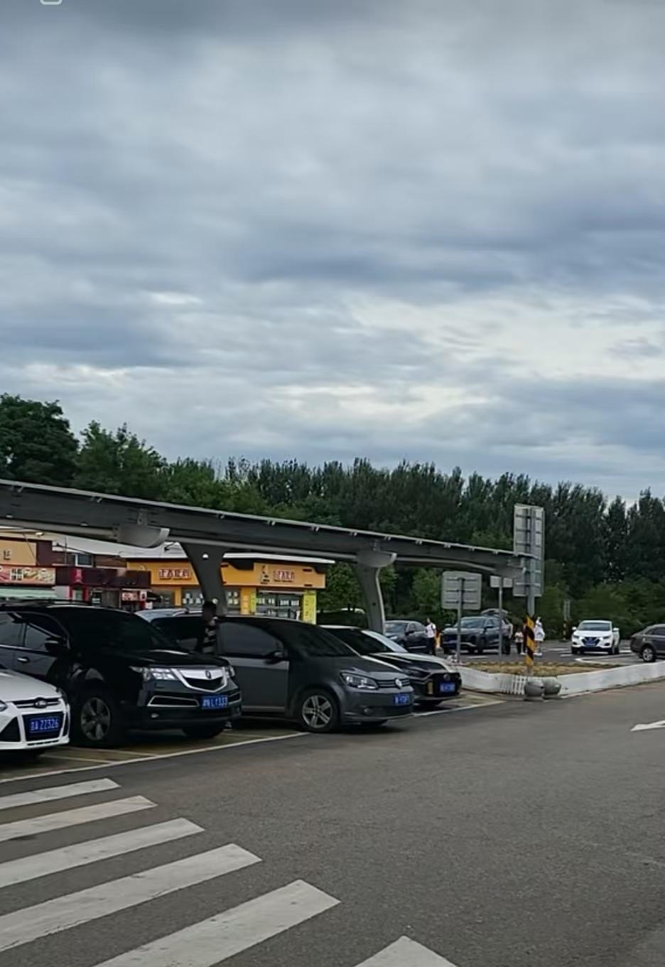 人生路上，放下包袱，迎接快樂，笑度時光。