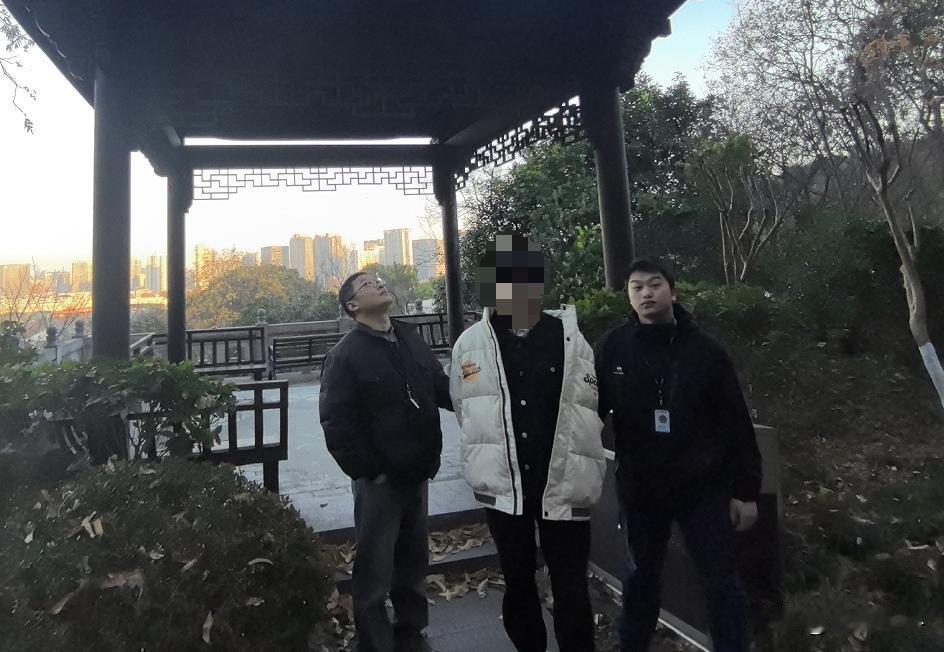 “必须严惩！”12月15日，浙江杭州，90岁老人接到“孙子”来电，哭着说自己因为