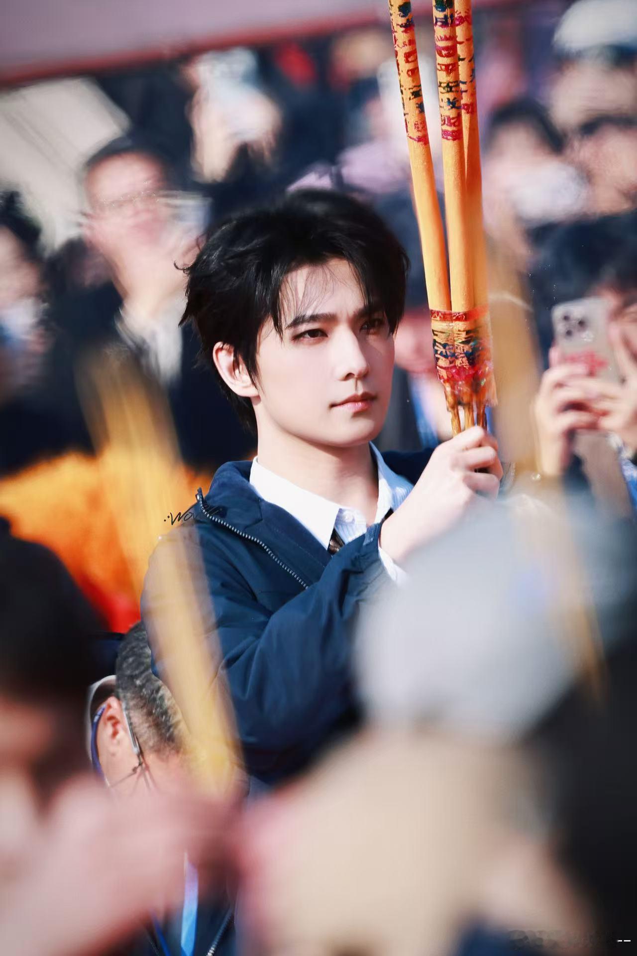 杨洋不让江山开机每次杨洋的古装都能带来惊喜，这次新剧开机更是拉高期待值，气质与