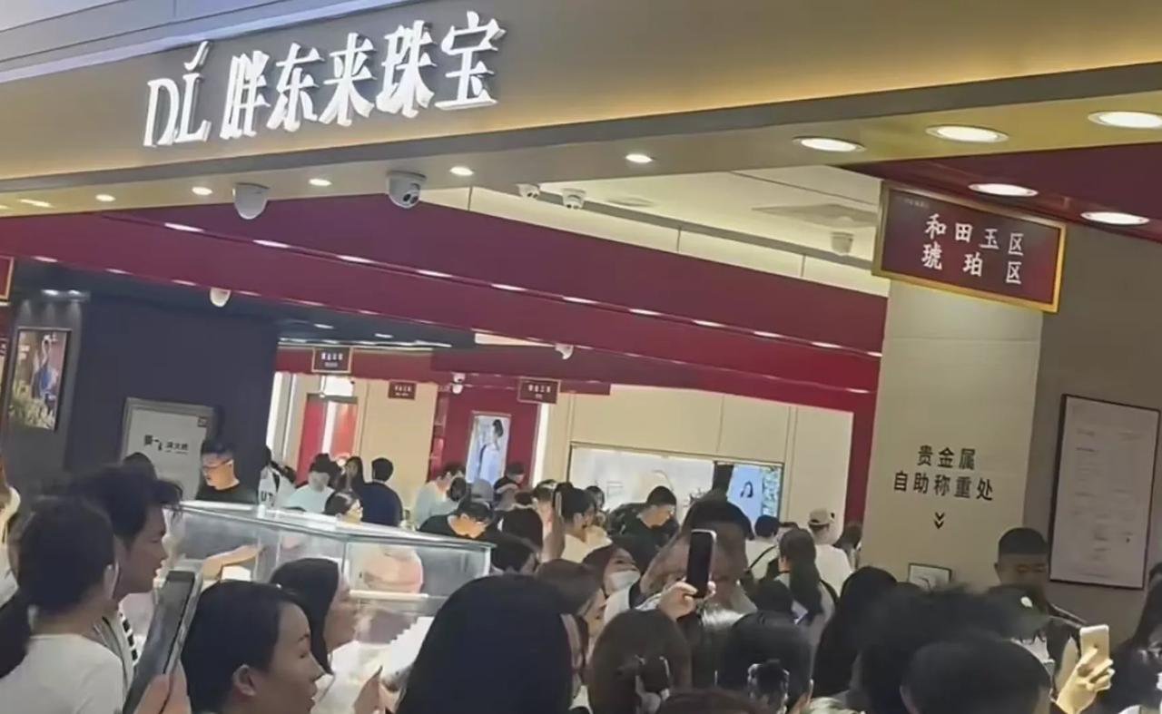 胖东来太狠了，不仅对售卖的和田玉，标注进货价，甚至连每个玉石的毛利润都标