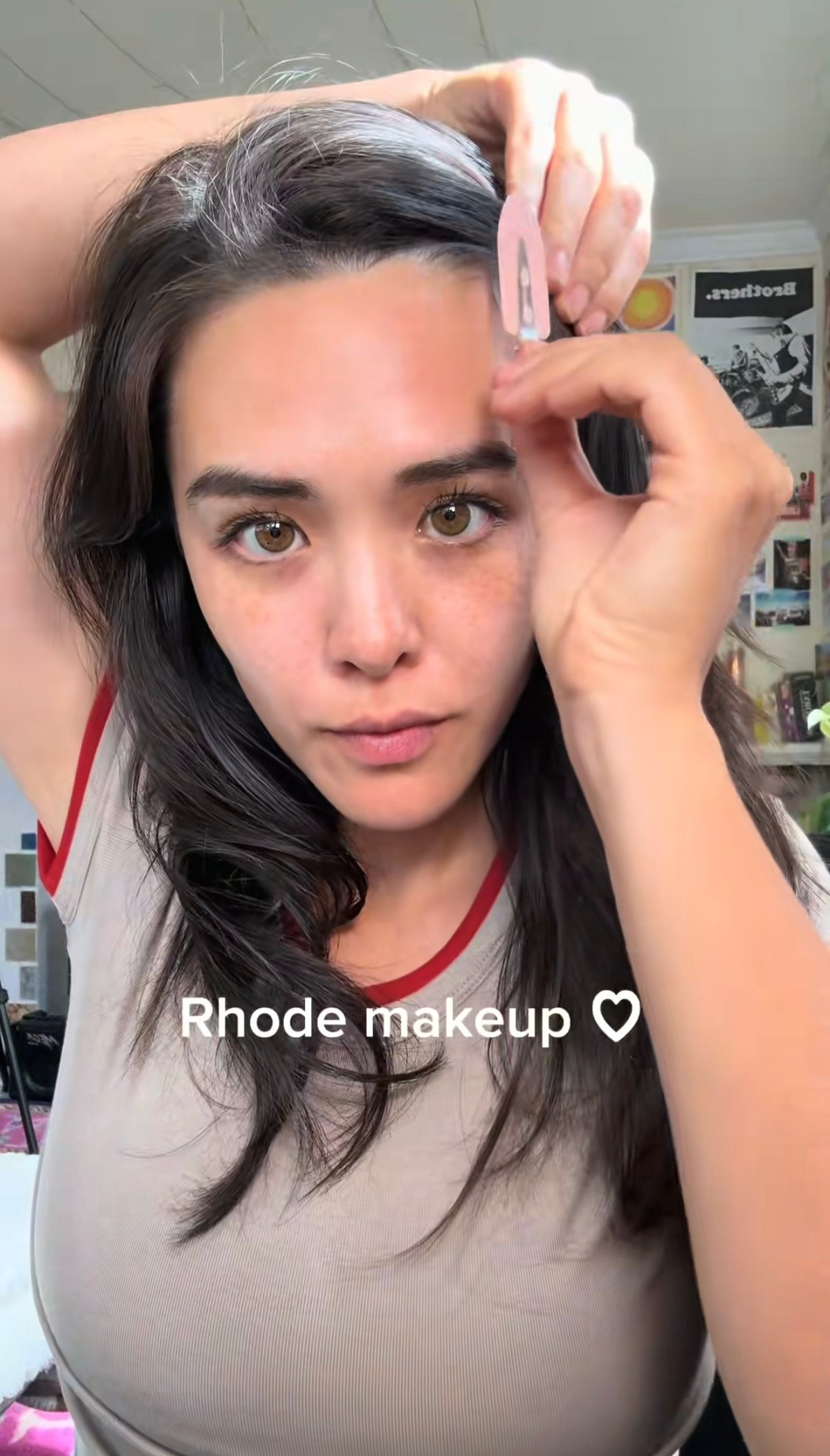 钟丽缇大女儿晒素颜照，老外都很爱长雀斑。​​​