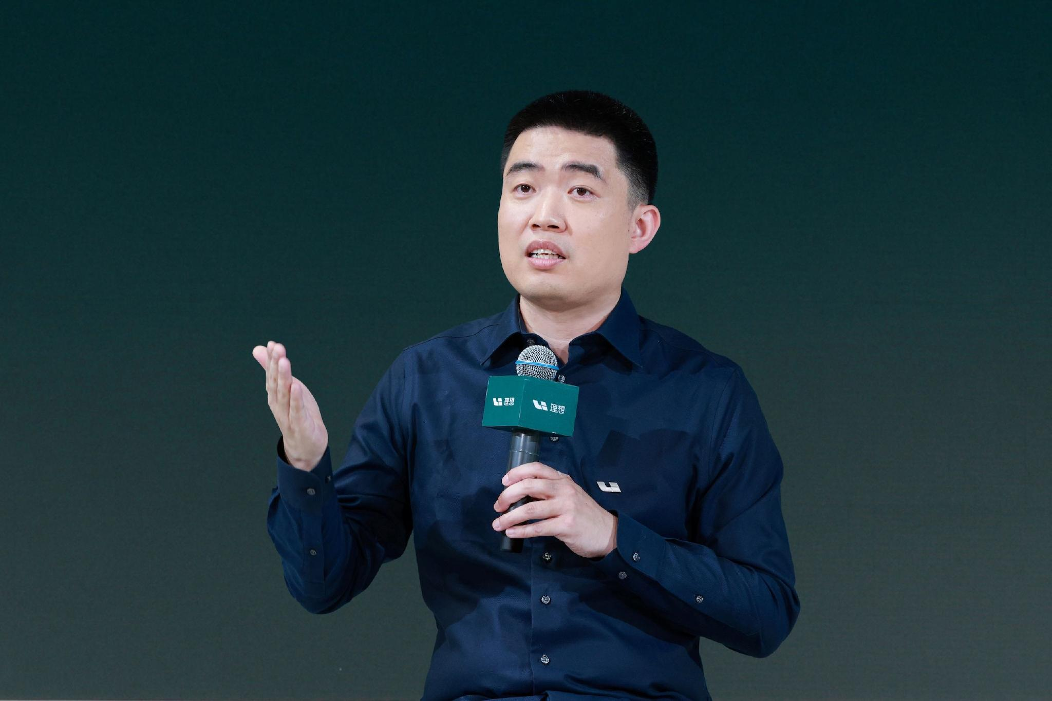 李想这次突然开火，我看问题不小。表面是水军争议。实质是家用SUV，已经杀到贴