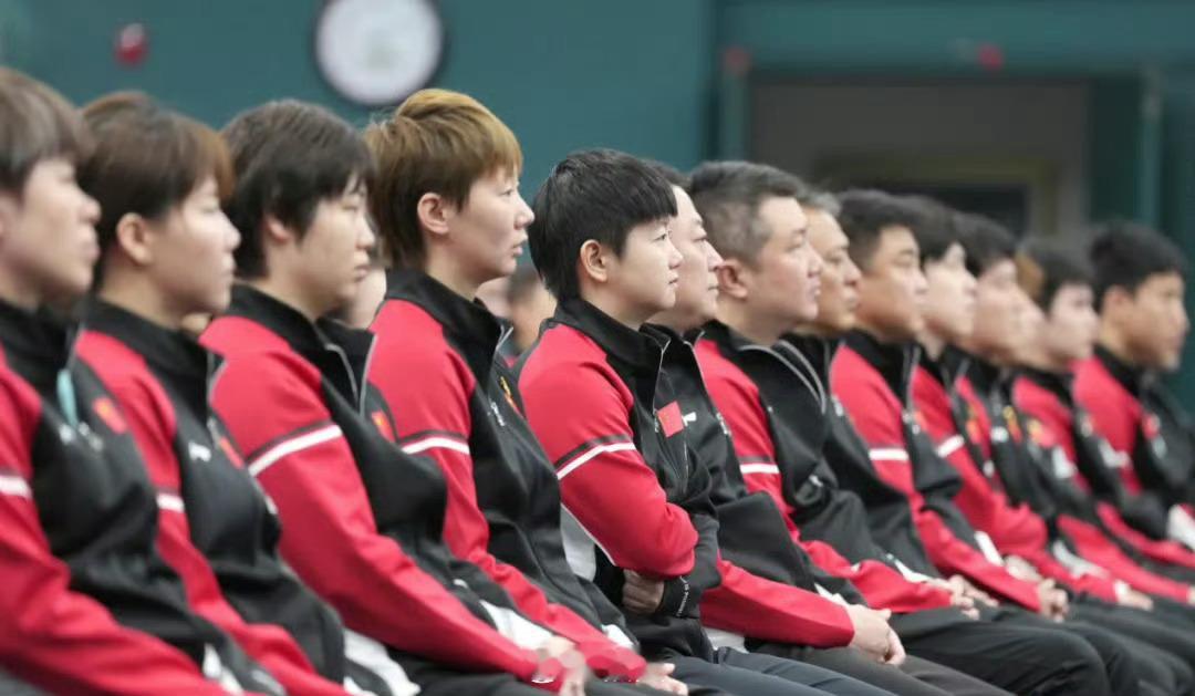 国乒集体观看九三阅兵直播，孙颖莎观后表示：阅兵纪念大会让国人感到自豪，抗战胜利的