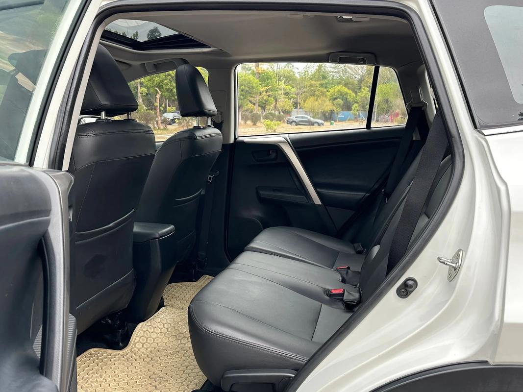 开RAV4三年才摸透！这5个被一笔带过的设置，越野模式、锁窗、Trail键天天用