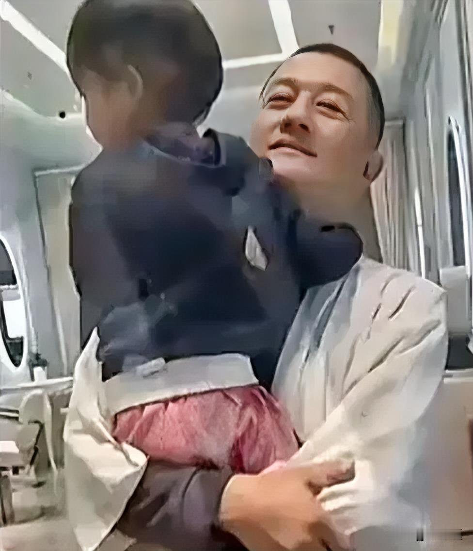 一位李亚鹏曾经的同事爆料颠覆了很多人对嫣然天使基金的认知他说，在去李亚