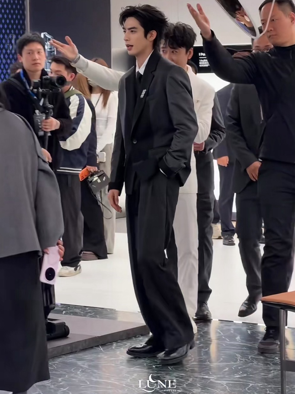 这身材放在哪里都是夯爆了！