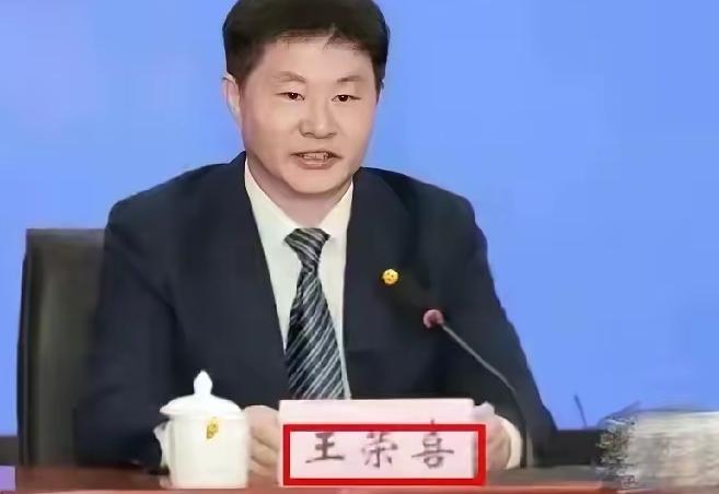我会严格保留你给定的原文首段，结合中纪委披露的双面贪官真实共性案例，用重度口语化