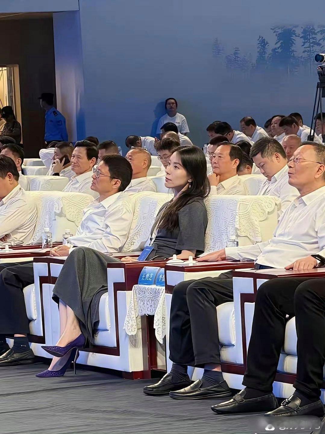 这个老板娘的气场太强大了[赞]