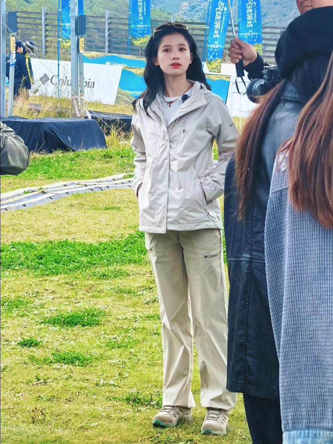 张婧仪徒步路透张婧仪好有活力好有活力的仪宝啊～美晕了​​​