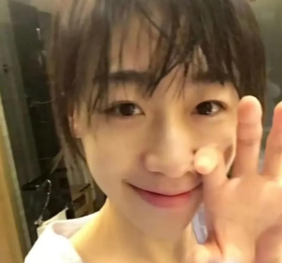 我闺蜜跟我说的，她说她参加线下活动⻅过任素汐，她说了个⼤实话，那就是
