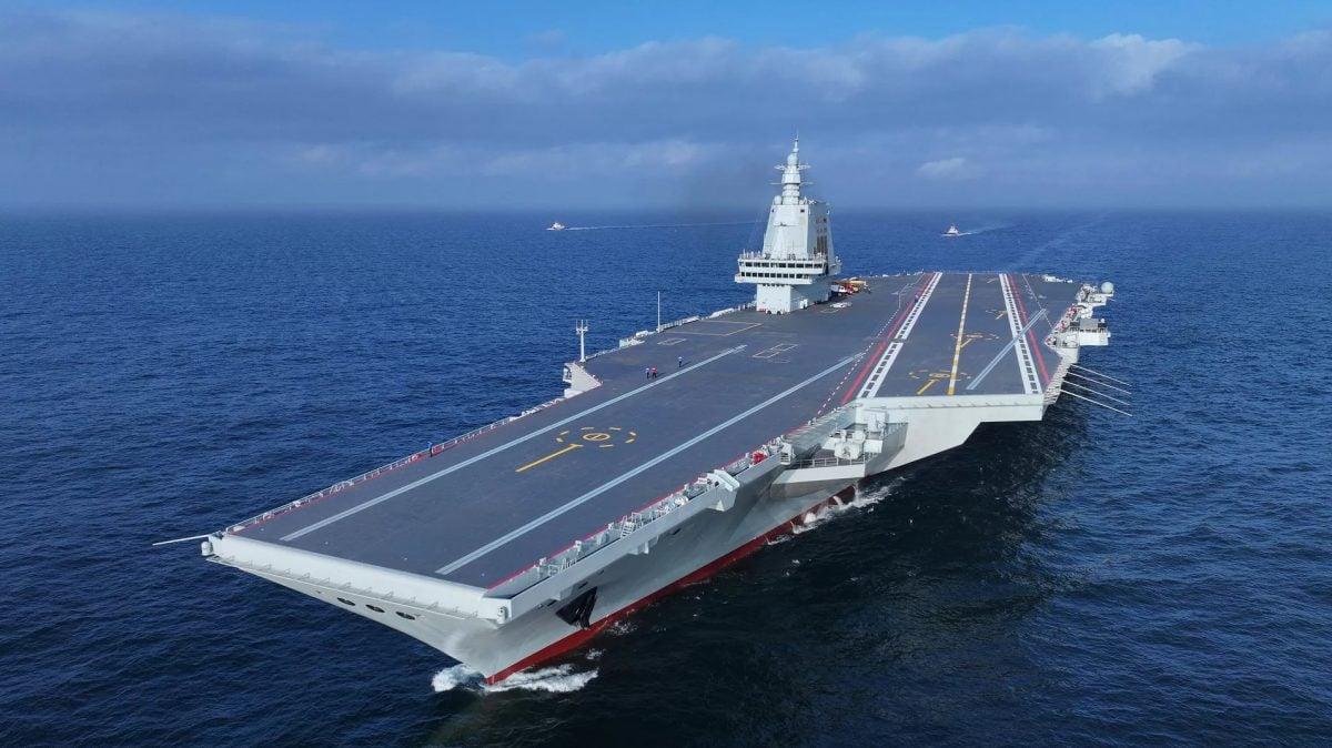 官宣！福建舰正式入列！福建舰终于官宣加入解放军海军了，看着就爽！这是咱们自己