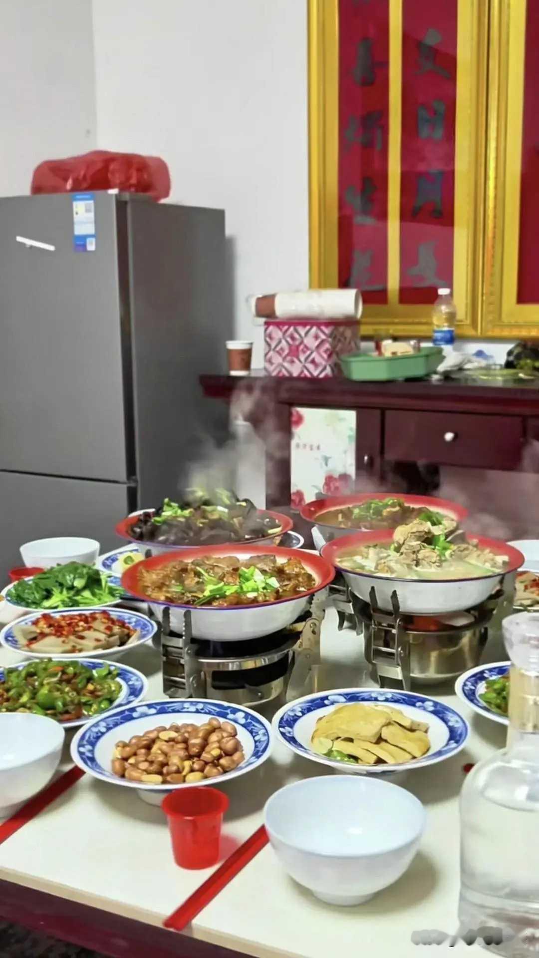 洗脚盆都端上来了，哈哈