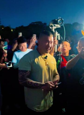 网上骂声不停，馆长内蒙乐开花了馆长这次内蒙行，接的不仅是广告，更是出路。
