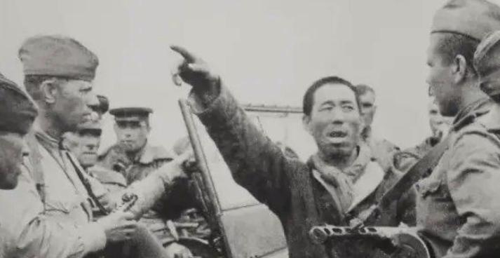 1945年8月15日，日本宣布投降后，在齐齐哈尔有几名落单的日本兵，见大势已去，