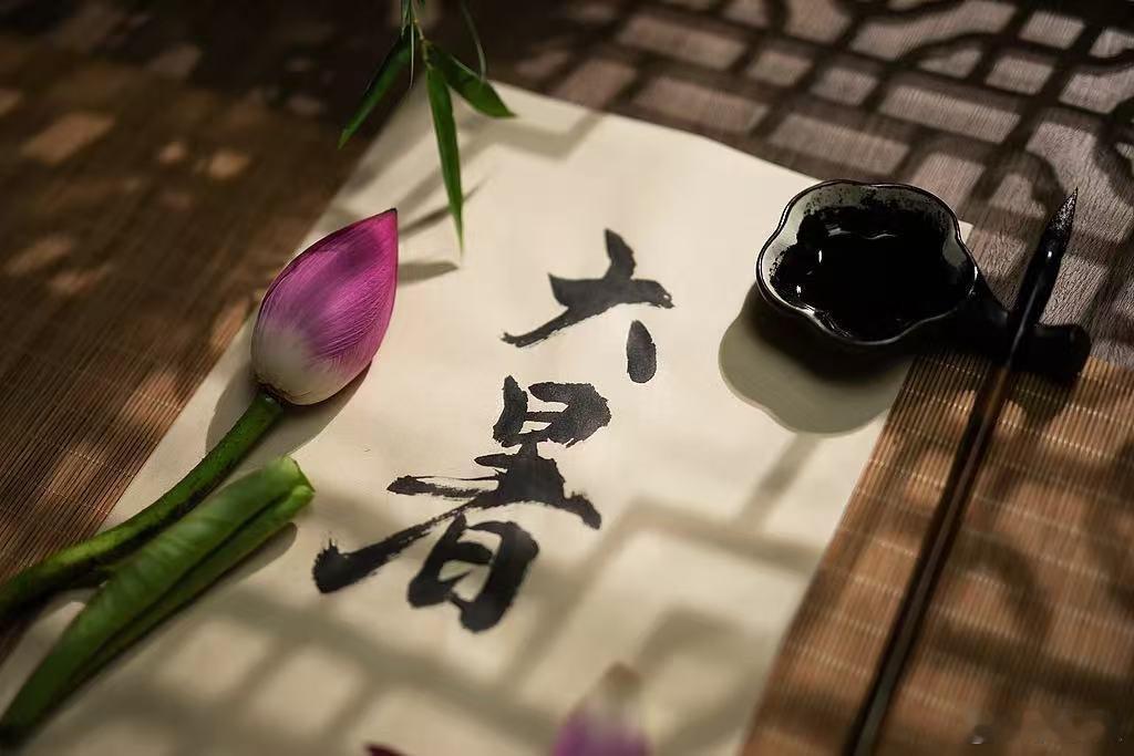 热力全开“赤日炎炎似火烧，野田禾稻半枯焦。农夫心内如汤煮，公子王孙把扇摇。”如果
