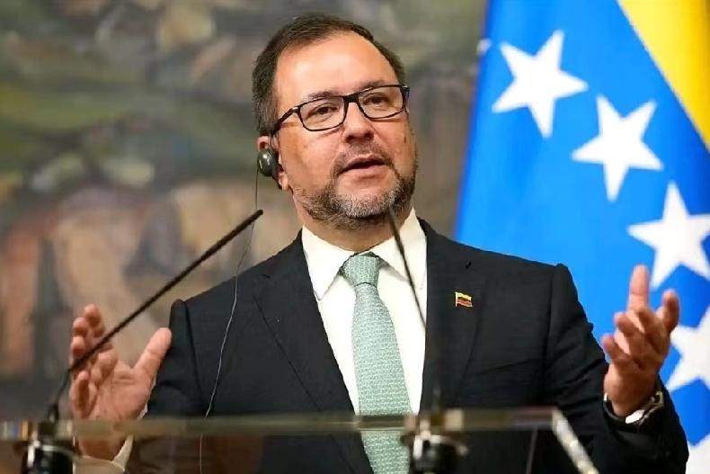 昨天，委内瑞拉外长伊万·希尔在telegram上发文写道:“支持中国通过军演展示