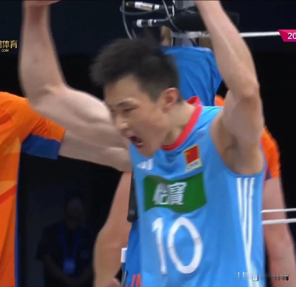 中国男排3-1力克荷兰，世界排名积分增加10.35分，取得世联赛第二场宝贵胜利。