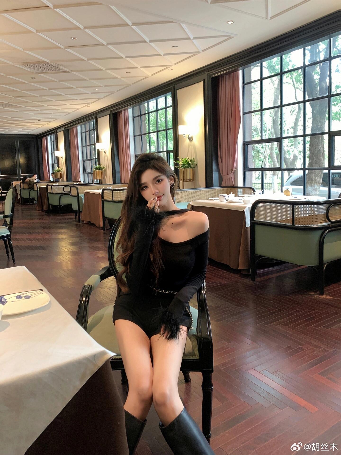 黑色加长靴，也是冬天的首选