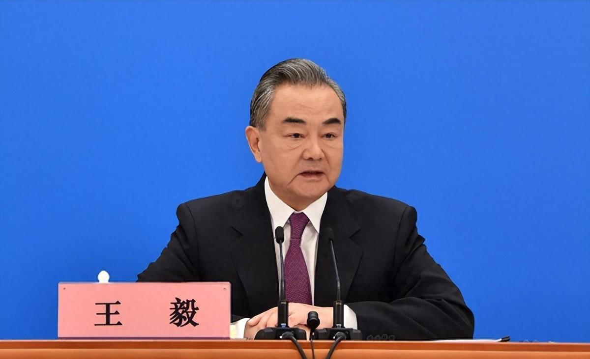 最近荷兰新外长主动给王毅外长打电话求和，这画风转得有点快。之前他们还被美国当枪使