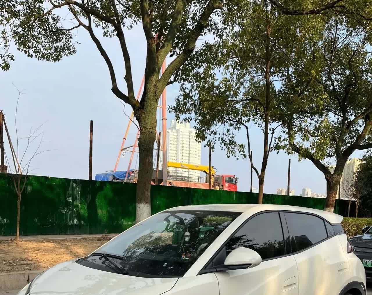 各位老铁！今天咱们聊聊比亚迪海鸥到底该买哪个配置！作为一个开了3年电车的抠门车主