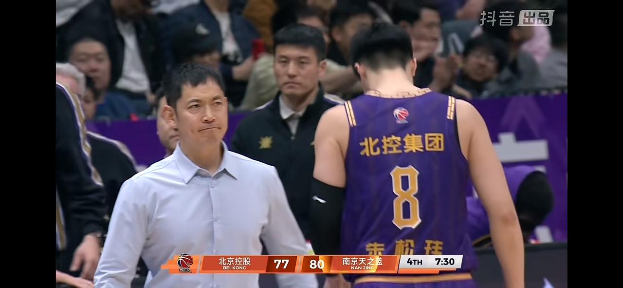 北控队和南京的比赛意外的好看啊，这第四节你来我往的飚三分，话说北控前三节一共就进