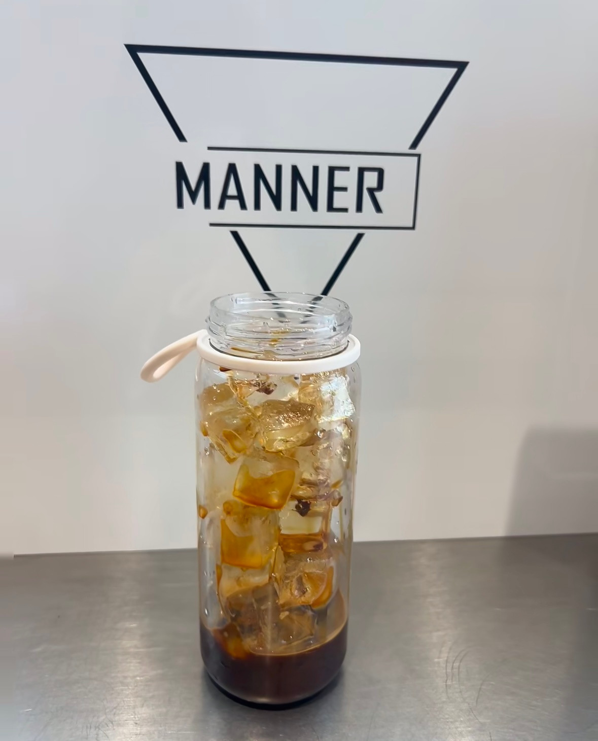 Manner涨价原因看了下，以后终于可以一杯就能点了。反正我最爱的美式拿铁自带杯