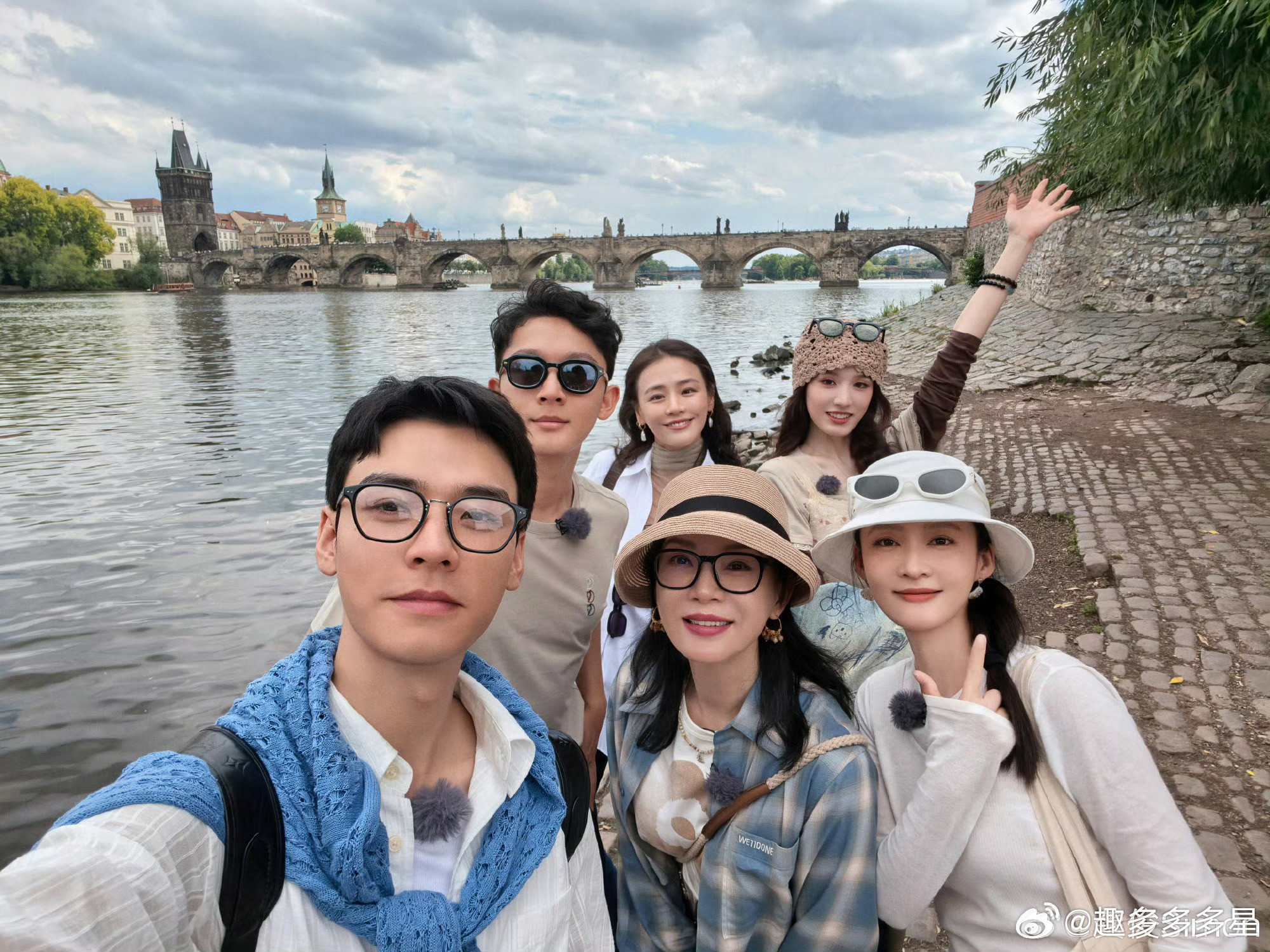 龚俊关系熟了人也熟了龚俊这怎么那么容易引我笑啊！！真的不要太好玩了吧，谁看了不
