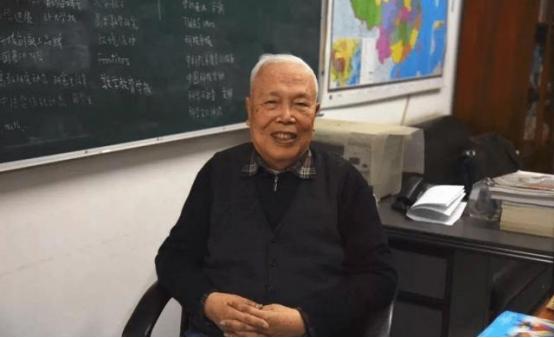 语出惊人！87岁姜伯驹院士直言：“不是别人要卡我们的脖子，而是我们用教育卡住了自