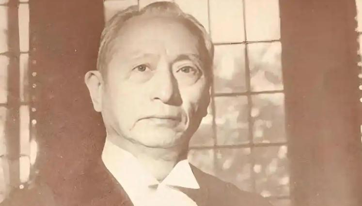 顾维钧98岁安然离世，死在浴缸里，门外妻子捧着热茶等他醒来，却等了整整32年，直