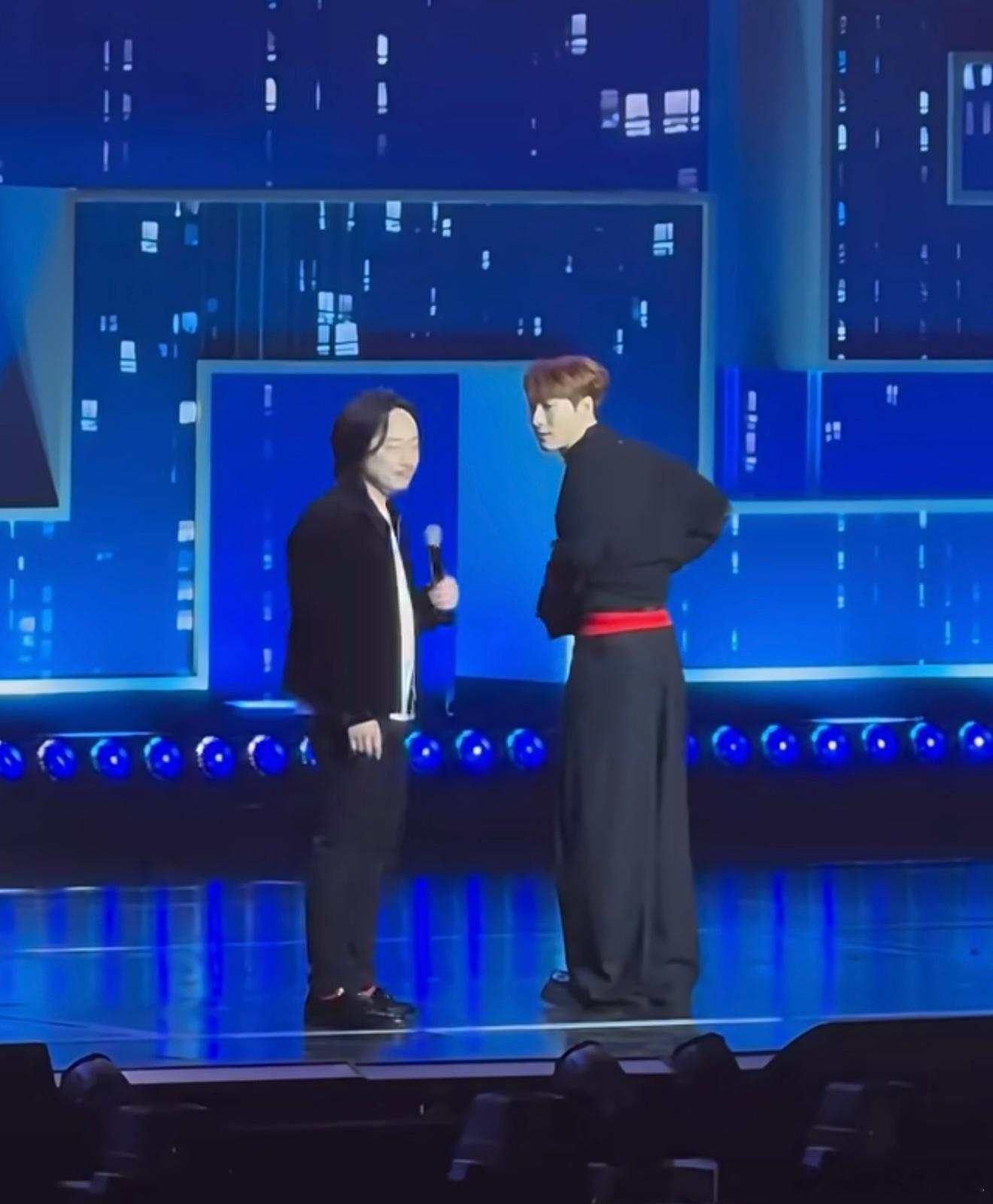 新年红内内哈哈哈王嘉尔