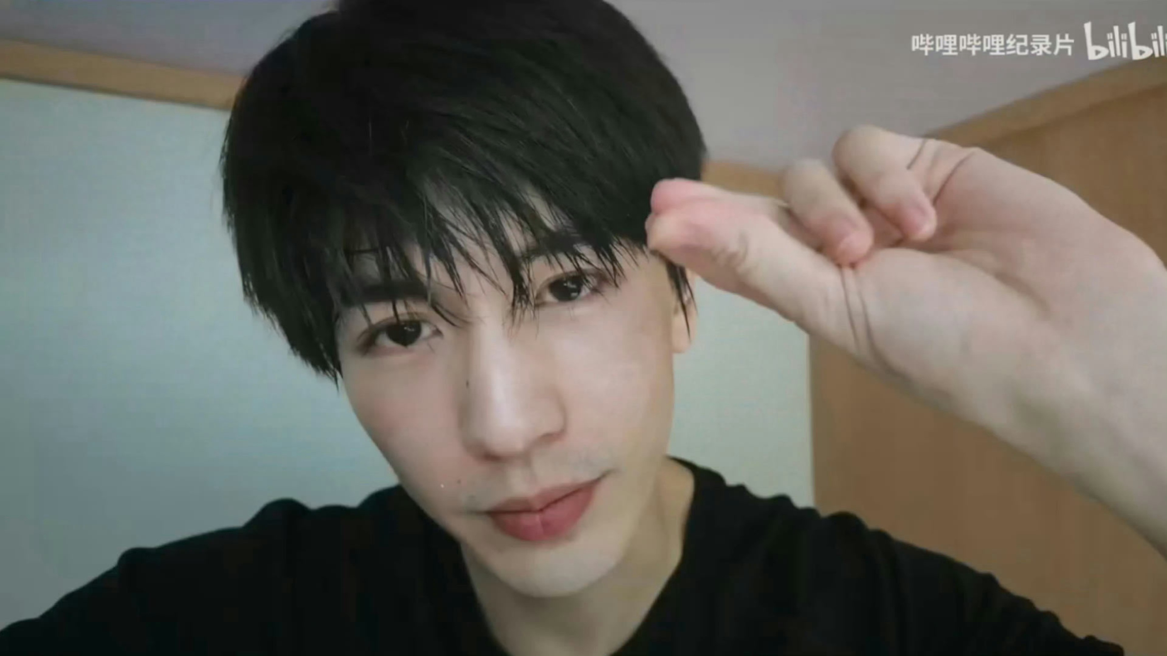 来看张凌赫全素颜有没有击败百分之99的男人男助产士撞脸张凌赫孕妈变迷妹