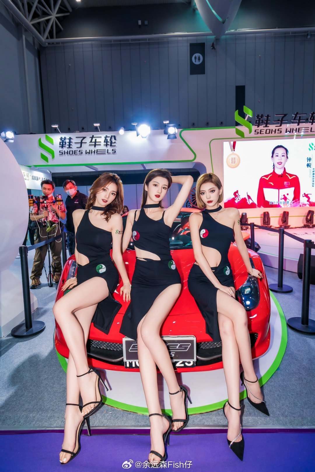 广州约拍宅男女神很经典的改装车展美女如云车模抄送人像写真