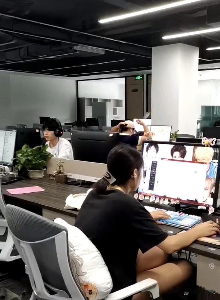 大家发现没有，其实职场这条路，对于大多数打工人来说，他就是一条死路！所以才会有越