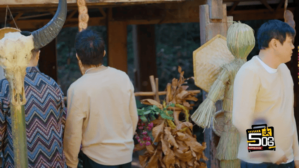 邓超为了显瘦嘬腮又搞穿搭哈哈哈哈哈笑不活了！邓超简直是内娱身材焦虑天花板，来五哈