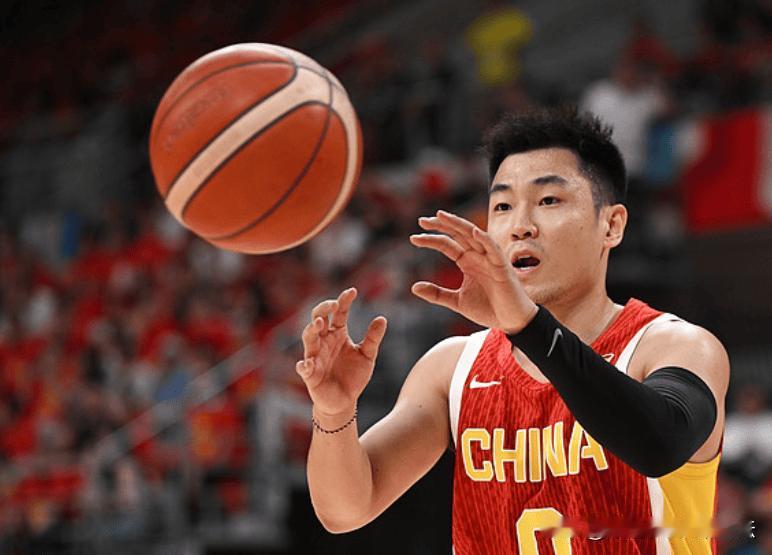 郭士强怎么选的人？两锋线两后卫合计28中2！这数据，谁能想到是国家队？数据不
