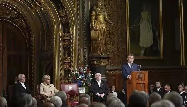 自阵风被击落后，法国政界已被刺激的发癫了。马克龙在英国议会表示，“我不会把中美两