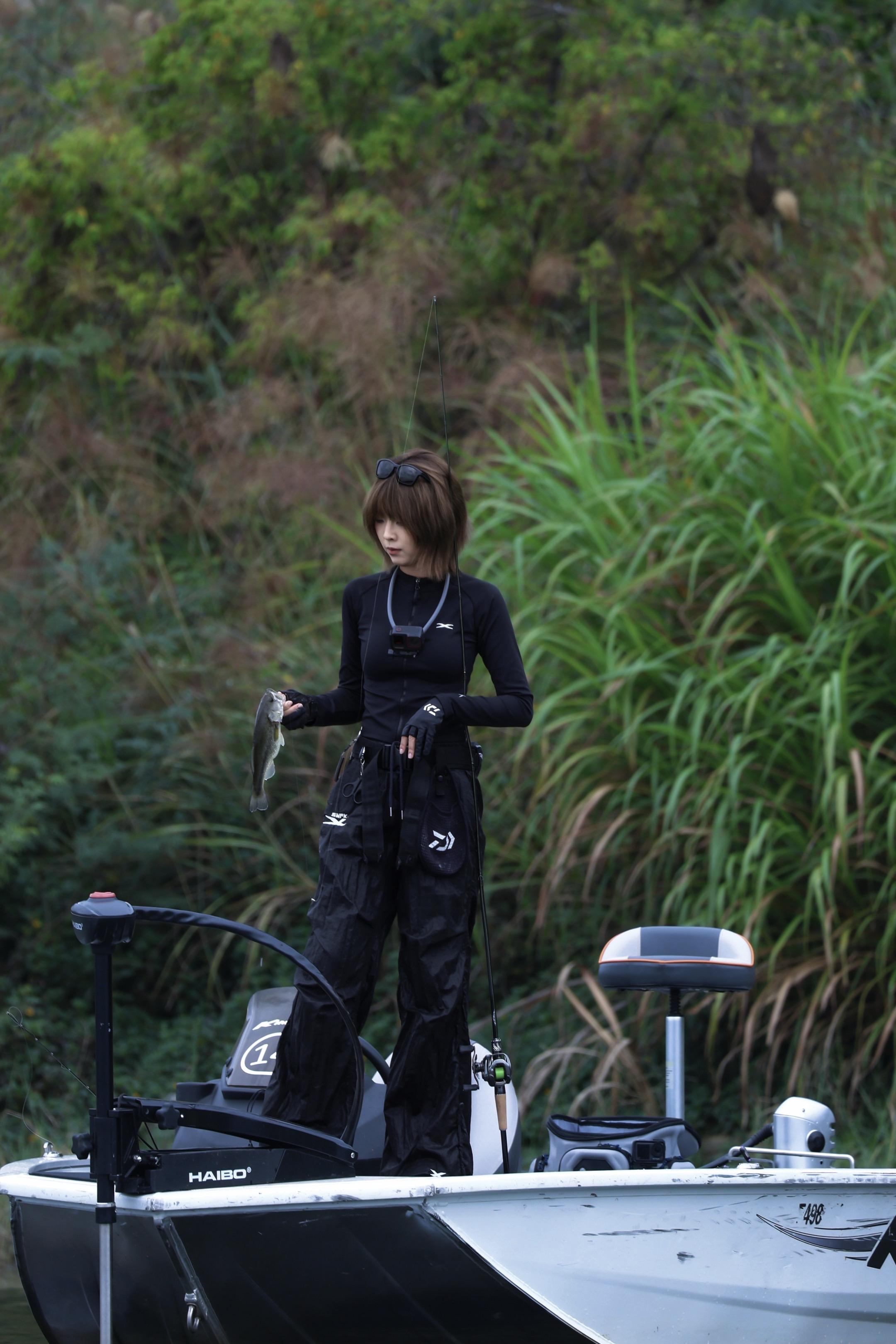 谁还没点钓鱼的帅照了。