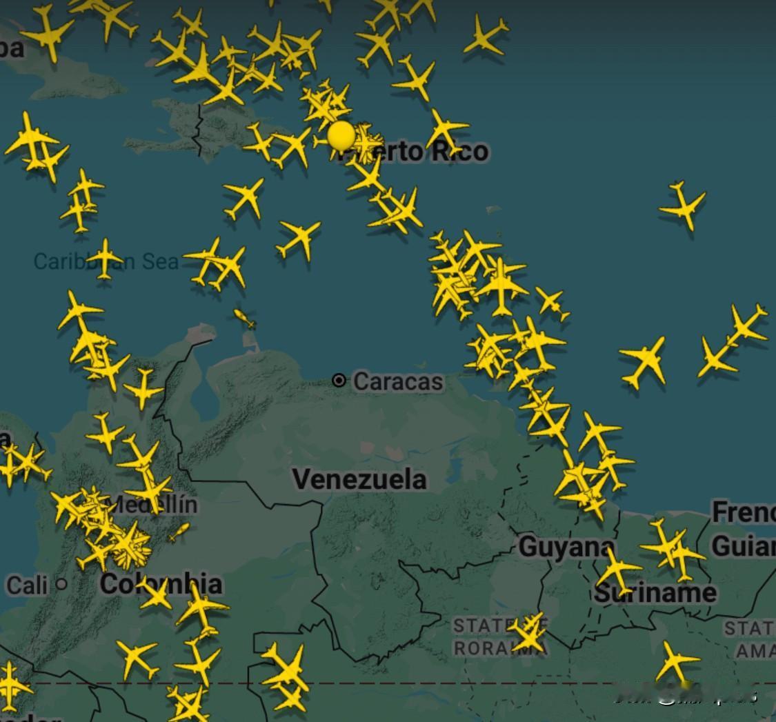 特朗普宣布关闭委内瑞拉领空之后，委内瑞拉上空已经没有航班经过。美军对委内瑞拉的打