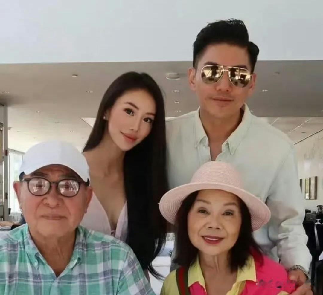 孔子第76代孙在美国结婚，妻子厚唇大眼是大马名媛，两人网上认识​​​