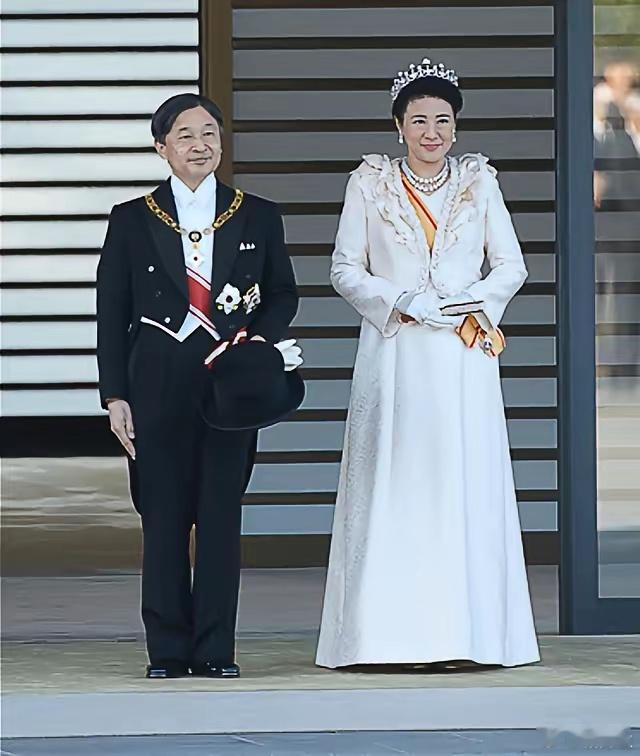 一直不理解为什么中文里总是叫日本倭皇为“天皇”。中国自古以天朝上国自居，各朝皇帝