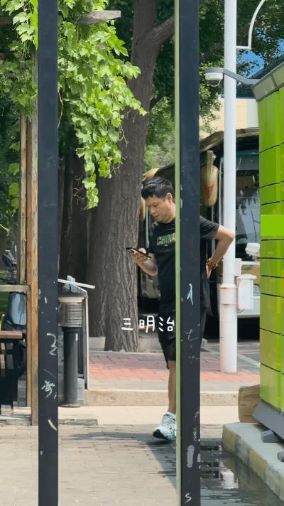 coco回到体总，又开启取快递外出！一段时间的不着家后，国乒又要进入常规的上班